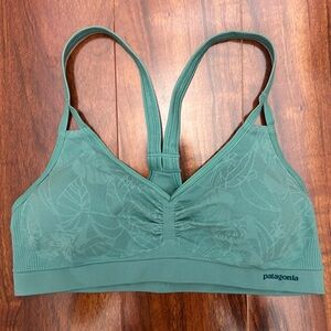 Patagonia women’s Medium green sports bra